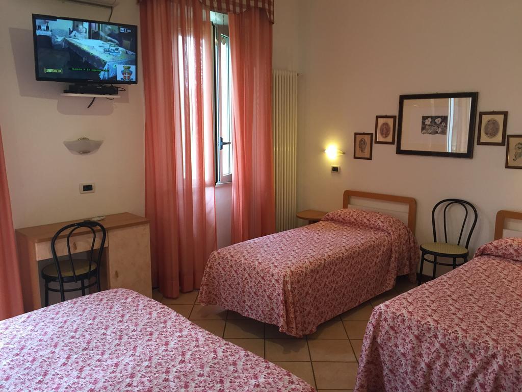 Hotel Magda Novafeltria Quarto foto