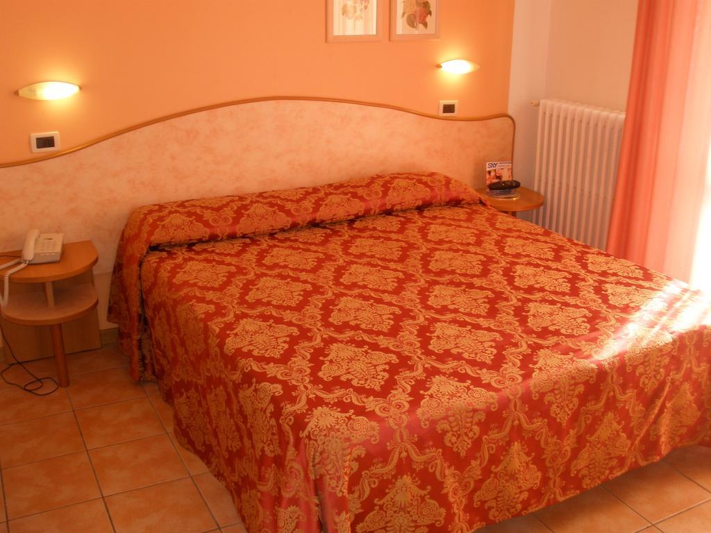 Hotel Magda Novafeltria Quarto foto
